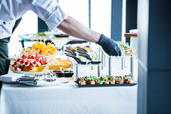 waiter makes the organization of snacks